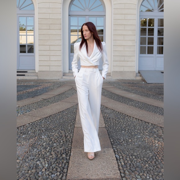 Meet your Posher, Brandi - Picture 2 of 3